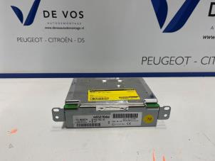 Gebruikte Radio Peugeot 208 II (UB/UH/UP) 1.2 Vti 12V PureTech 100 Prijs € 450,00 Margeregeling aangeboden door De Vos Onderdelen