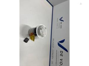Gebruikte Tank element Pomp Peugeot 208 II (UB/UH/UP) 1.2 Vti 12V PureTech 100 Prijs € 135,00 Margeregeling aangeboden door De Vos Onderdelen