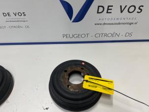 Gebruikte Remtrommel achter Peugeot 208 II (UB/UH/UP) 1.2 Vti 12V PureTech 100 Prijs € 135,00 Margeregeling aangeboden door De Vos Onderdelen
