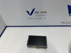 Gebruikte Display Interieur Peugeot 2008 (CU) 1.6 Blue HDi 100 Prijs € 200,00 Margeregeling aangeboden door De Vos Onderdelen