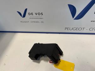 Gebruikte Zekeringkast Peugeot 308 CC (4B) 1.6 VTI 16V Prijs € 160,00 Margeregeling aangeboden door De Vos Onderdelen