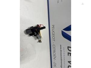 Gebruikte Diversen Peugeot 408 1.6 16V HYbrid 225 Prijs € 60,00 Margeregeling aangeboden door De Vos Onderdelen