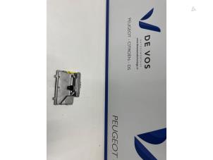 Gebruikte Camera voorzijde Peugeot 408 1.6 16V HYbrid 225 Prijs € 225,00 Margeregeling aangeboden door De Vos Onderdelen