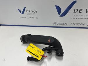 Gebruikte Turboslang Peugeot 408 1.6 16V HYbrid 225 Prijs € 115,00 Margeregeling aangeboden door De Vos Onderdelen