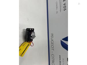 Gebruikte Pook Peugeot 408 1.6 16V HYbrid 225 Prijs € 80,00 Margeregeling aangeboden door De Vos Onderdelen