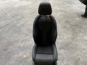 Gebruikte Voorstoel links Peugeot 308 (F3/FB/FH/FM/FP) 1.2 PureTech Hybrid 136 Prijs € 450,00 Margeregeling aangeboden door De Vos Onderdelen