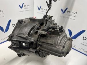 Gebruikte Versnellingsbak Peugeot 208 II (UB/UH/UP) 1.5 BlueHDi 100 Prijs € 900,00 Margeregeling aangeboden door De Vos Onderdelen