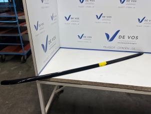 Gebruikte Dakrail rechts Peugeot 508 Prijs € 160,00 Margeregeling aangeboden door De Vos Onderdelen