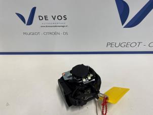 Gebruikte Gordelspanner links Peugeot 208 II (UB/UH/UP) 1.2 Vti 12V PureTech 100 Prijs € 180,00 Margeregeling aangeboden door De Vos Onderdelen