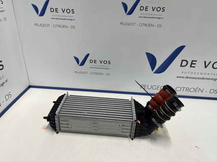 Gebruikte Intercooler Citroen C3 Aircross I (2C/2R) 1.2 e-THP PureTech 110 Prijs € 100,00 Margeregeling aangeboden door De Vos Onderdelen