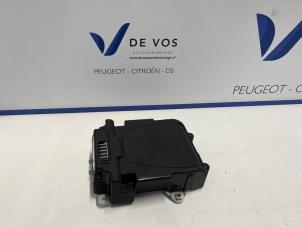 Gebruikte Head-up display Peugeot 508 SW (8E/8U) 1.6 BlueHDI 120 Prijs € 250,00 Margeregeling aangeboden door De Vos Onderdelen