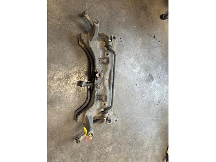 Subframe van een Peugeot 108 1.0 12V VVT-i 2018