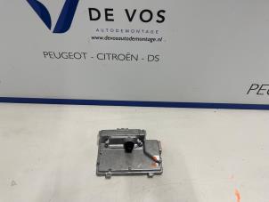 Gebruikte Camera voorzijde Peugeot 408 1.2 Hybrid 136 Prijs € 225,00 Margeregeling aangeboden door De Vos Onderdelen