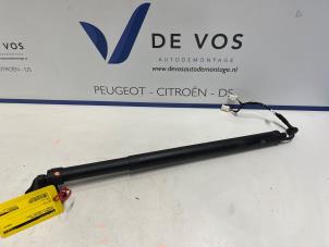 Gebruikte Gasdemper links-achter Citroen C5 Aircross I (A4/AC/AJ/AR) 2.0 Blue HDI 180 Prijs € 100,00 Margeregeling aangeboden door De Vos Onderdelen