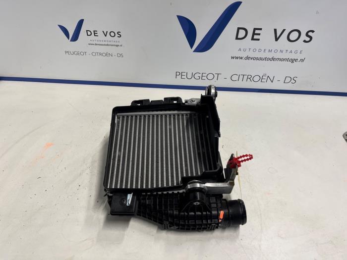 Gebruikte Intercooler Peugeot 308 (F3/FB/FH/FM/FP) 1.2 PureTech Hybrid 136 Prijs € 160,00 Margeregeling aangeboden door De Vos Onderdelen