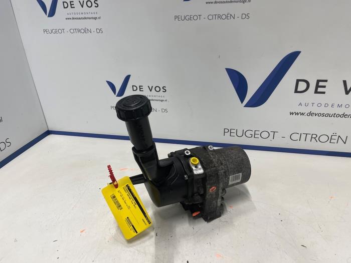 Gebruikte Pomp Servo Peugeot Partner Tepee (7A/B/C/D/E/F/G/J/P/S) 1.6 VTI 16V Prijs € 250,00 Margeregeling aangeboden door De Vos Onderdelen