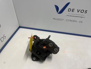 Gebruikte Motorsteun Peugeot 108 1.0 12V Prijs € 90,00 Margeregeling aangeboden door De Vos Onderdelen