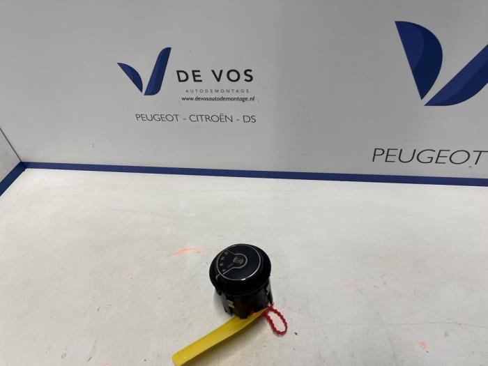 Gebruikte Versnellingspook Peugeot Expert (V1/VA/VB/VE/VF/VT/VY) Prijs € 70,00 Margeregeling aangeboden door De Vos Onderdelen