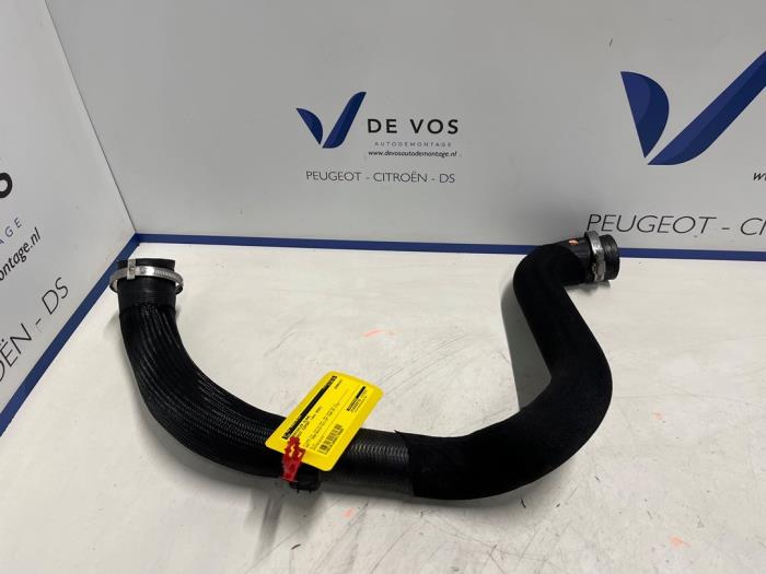 Gebruikte Intercooler Slang Peugeot Expert (V1/VA/VB/VE/VF/VT/VY) Prijs € 50,00 Margeregeling aangeboden door De Vos Onderdelen