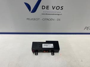 Gebruikte Telefoon interface Peugeot 208 II (UB/UH/UP) 1.2 Vti 12V PureTech 100 Prijs € 160,00 Margeregeling aangeboden door De Vos Onderdelen