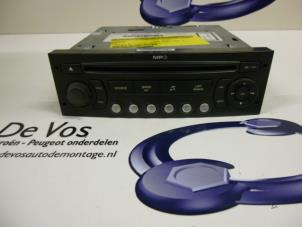 Gebruikte Radio CD Speler Peugeot 807 2.0 HDi 16V 120 Prijs € 50,00 Margeregeling aangeboden door De Vos Autodemontagebedrijf