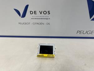 Gebruikte Display Interieur Peugeot 208 I (CA/CC/CK/CL) 1.6 Blue HDi 100 Prijs € 90,00 Margeregeling aangeboden door De Vos Onderdelen