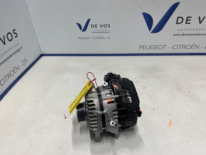 Gebruikte Dynamo Peugeot 3008 III 1.2 12V Hybrid 136 Prijs € 600,00 Margeregeling aangeboden door De Vos Onderdelen