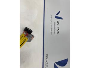 Gebruikte Spanrol Multiriem Peugeot 3008 III 1.2 12V Hybrid 136 Prijs € 70,00 Margeregeling aangeboden door De Vos Onderdelen