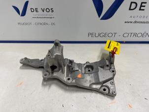 Gebruikte Dynamosteun onder Peugeot Expert Prijs € 55,00 Margeregeling aangeboden door De Vos Onderdelen