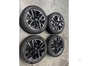 Gebruikte Velgen set + banden Peugeot 3008 III 1.2 12V Hybrid 136 Prijs € 1.000,00 Margeregeling aangeboden door De Vos Onderdelen