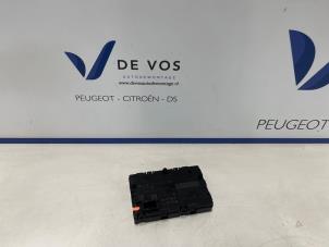 Gebruikte Wireless charger Peugeot 308 (F3/FB/FH/FM/FP) 1.6 16V HYbrid 225 Prijs € 115,00 Margeregeling aangeboden door De Vos Onderdelen