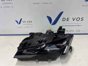 Gebruikte Koplamp links Peugeot 308 (F3/FB/FH/FM/FP) 1.6 16V HYbrid 225 Prijs € 750,00 Margeregeling aangeboden door De Vos Onderdelen