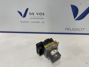 Gebruikte ABS Pomp Opel Vivaro 2.0 Diesel 145 Prijs € 350,00 Margeregeling aangeboden door De Vos Onderdelen