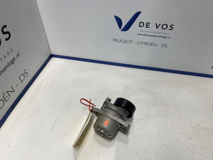 Gebruikte Spanrol Multiriem Opel Vivaro 2.0 Diesel 145 Prijs € 90,00 Margeregeling aangeboden door De Vos Onderdelen