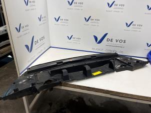 Gebruikte Beschermplaat bodem Citroen C4 Berline (BA/BB/BC) 1.2 PureTech 130 12V Prijs € 60,00 Margeregeling aangeboden door De Vos Onderdelen