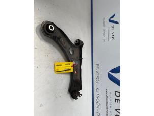 Gebruikte Draagarm rechts-voor Opel Corsa F (UB/UH/UP) 1.2 Turbo 12V 100 Prijs € 70,00 Margeregeling aangeboden door De Vos Onderdelen