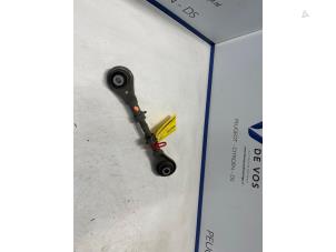 Gebruikte Reactiestang links-achter Peugeot 508 (F3/FB/FH/FP) 1.6 16V Hybrid 225 Prijs € 60,00 Margeregeling aangeboden door De Vos Onderdelen