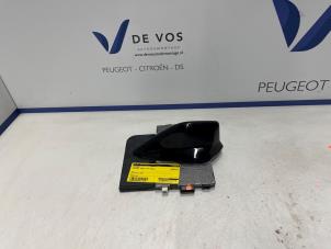 Gebruikte Antenne Peugeot 2008 (UD/UK/UR/US/UX) 1.2 VTi 12V PureTech 130 Prijs € 300,00 Margeregeling aangeboden door De Vos Onderdelen