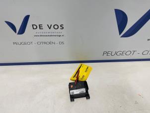 Gebruikte Sensor ACC (afstand) Peugeot 3008 III 1.2 12V Hybrid 136 Prijs € 400,00 Margeregeling aangeboden door De Vos Onderdelen