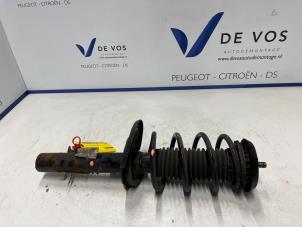 Gebruikte Schokdemperpoot rechts-voor Opel Crossland (X) 1.2 Turbo 12V Prijs € 70,00 Margeregeling aangeboden door De Vos Onderdelen