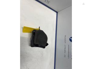 Gebruikte Gordelspanner rechts achter Opel Grandland (X) 1.2 Turbo 12V Prijs € 200,00 Margeregeling aangeboden door De Vos Onderdelen