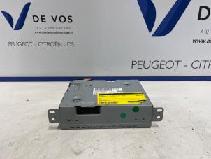 Gebruikte Radio Citroen C4 Picasso (3D/3E) 1.2 12V PureTech 130 Prijs € 450,00 Margeregeling aangeboden door De Vos Onderdelen