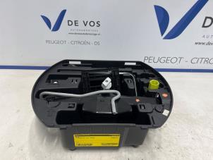 Gebruikte Krik Citroen C3 (SX/SW) 1.2 12V e-THP PureTech 110 Prijs € 45,00 Margeregeling aangeboden door De Vos Onderdelen