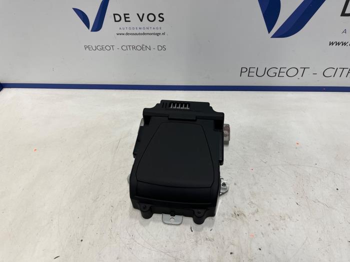 Gebruikte Head-up display Peugeot 508 SW (8E/8U) 2.0 BlueHDi 150 16V Prijs € 250,00 Margeregeling aangeboden door De Vos Onderdelen