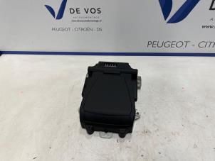 Gebruikte Head-up display Peugeot 508 SW (8E/8U) 2.0 BlueHDi 150 16V Prijs € 250,00 Margeregeling aangeboden door De Vos Onderdelen