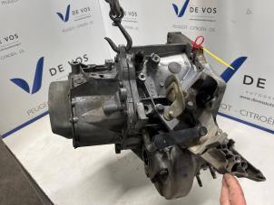 Gebruikte Versnellingsbak Peugeot 308 SW (L4/L9/LC/LJ/LR) 1.6 HDi 92 16V Prijs € 500,00 Margeregeling aangeboden door De Vos Onderdelen