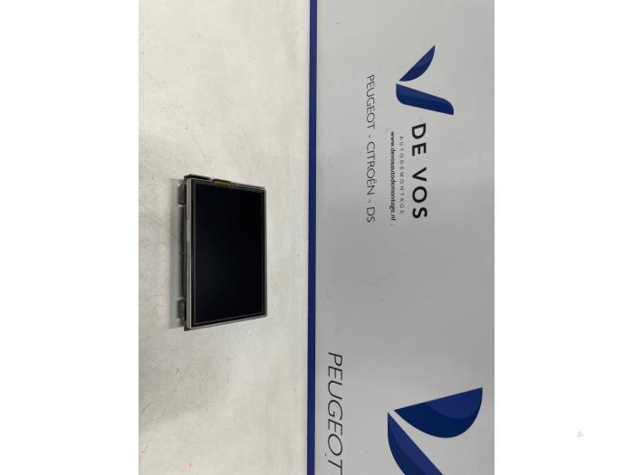 Gebruikte Display Interieur Peugeot 2008 (CU) 1.2 Vti 12V PureTech 82 Prijs € 135,00 Margeregeling aangeboden door De Vos Onderdelen
