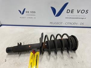 Gebruikte Mac Phersonpoot rechts-voor Peugeot 2008 (CU) 1.2 Vti 12V PureTech 82 Prijs € 70,00 Margeregeling aangeboden door De Vos Onderdelen