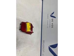 Gebruikte Mistachterlicht Peugeot 2008 (UD/UK/UR/US/UX) 1.2 VTi 12V PureTech 100 Prijs € 45,00 Margeregeling aangeboden door De Vos Onderdelen