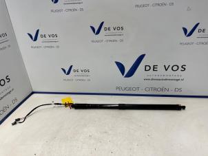 Gebruikte Kofferdekseldemper links-achter Citroen C4 Picasso Prijs € 100,00 Margeregeling aangeboden door De Vos Onderdelen